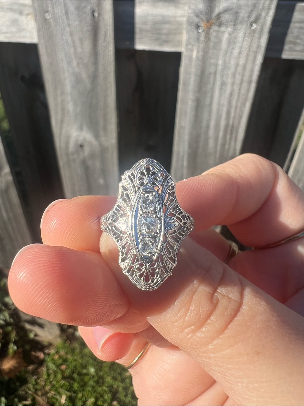 Stunning 18k solid gold and natural diamond art deco ring